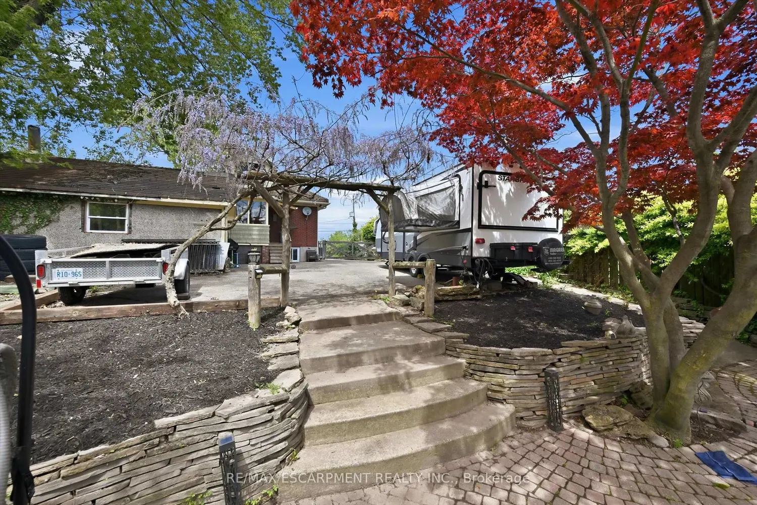 Additional image 16 of 392 Queenston Street