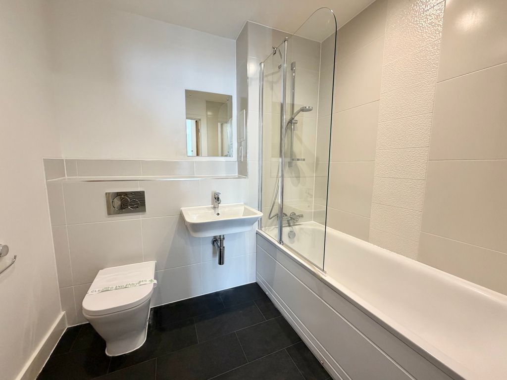 Additional image 10 of 2 bed flat to rentHolmbush Mews, Horsham RH12