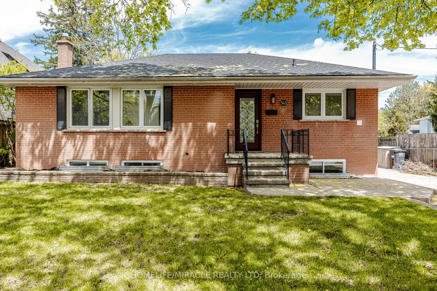 563 Taplow Crescent