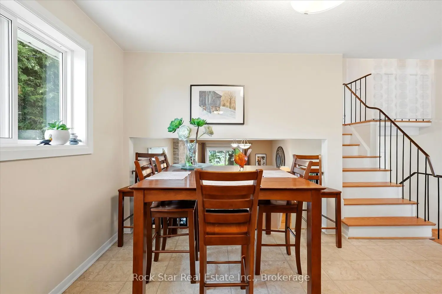 36 Langevin Crescent photo 4