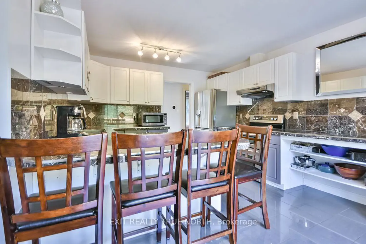28 Nicholson Crescent photo 5