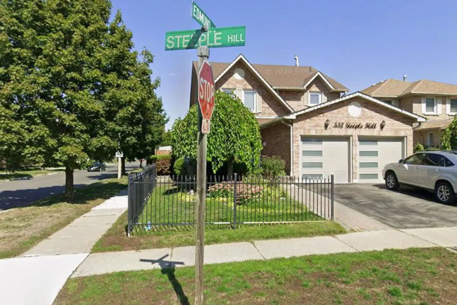 552 Steeple Hill