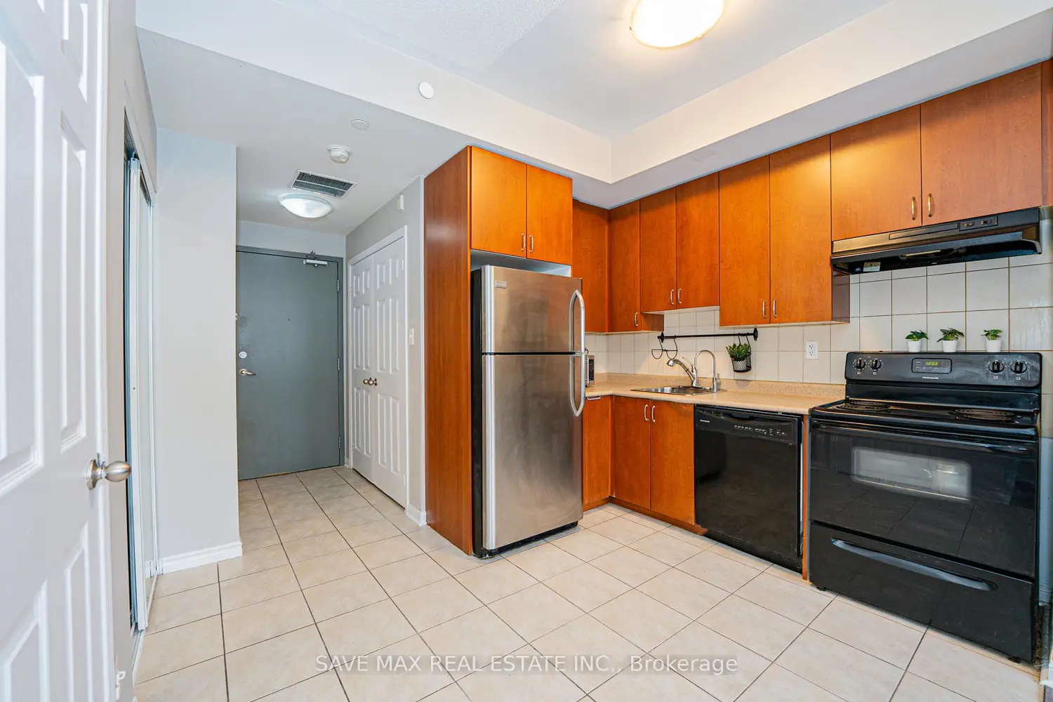 Additional image 7 of 3075 Thomas Street 213