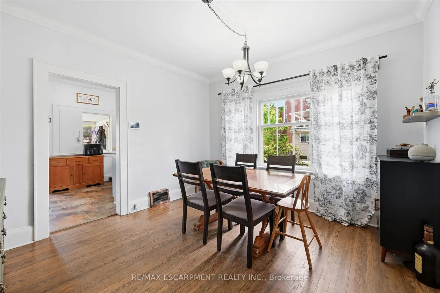 Additional image 6 of 392 Queenston Street