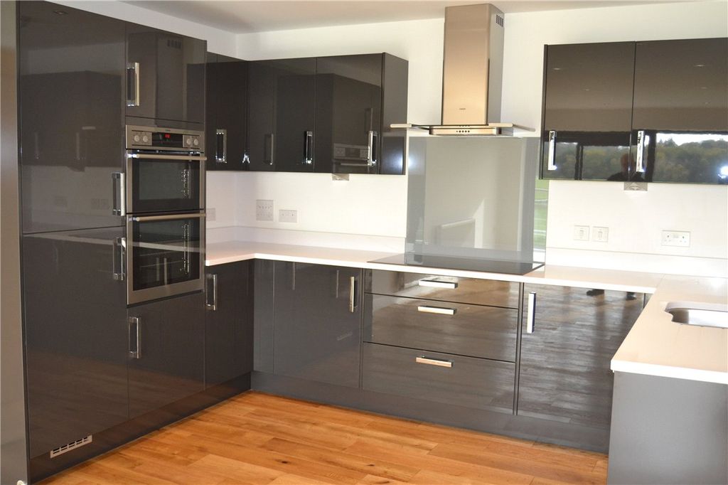 Additional image 2 of 2 bed flat to rentKingman Way, Newbury, Berkshire RG14