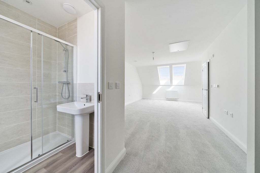 Additional image 6 of 4 bed semi-detached house to rentFilly Close, Newbury RG14