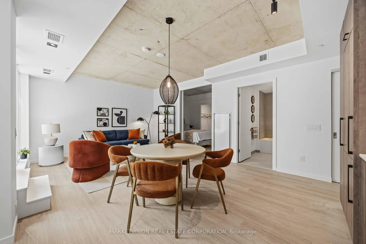 Additional image 3 of 689 The Queensway 231