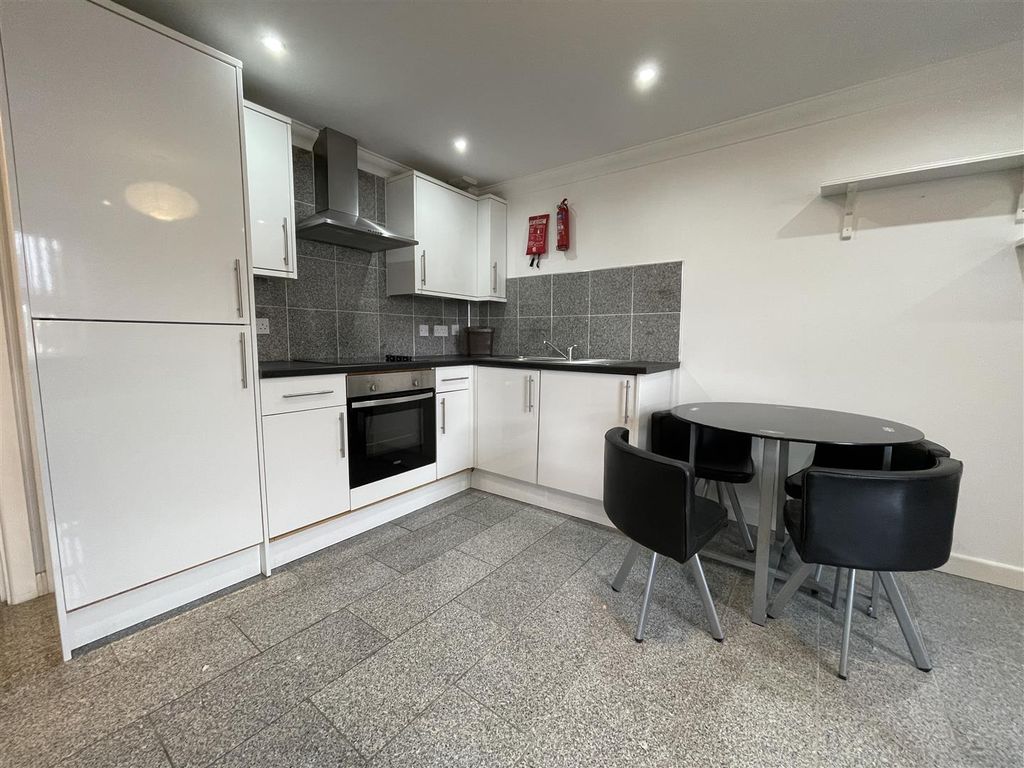 Additional image 2 of 2 bed flat to rentAlbany Road, Cardiff CF24