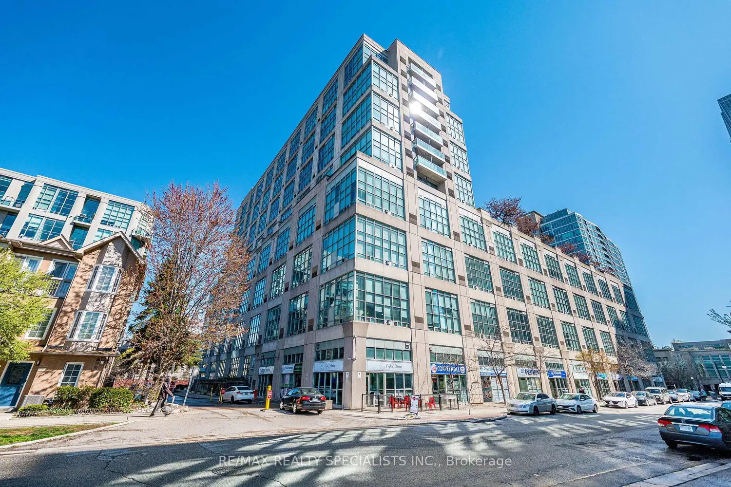250 Manitoba Street 838