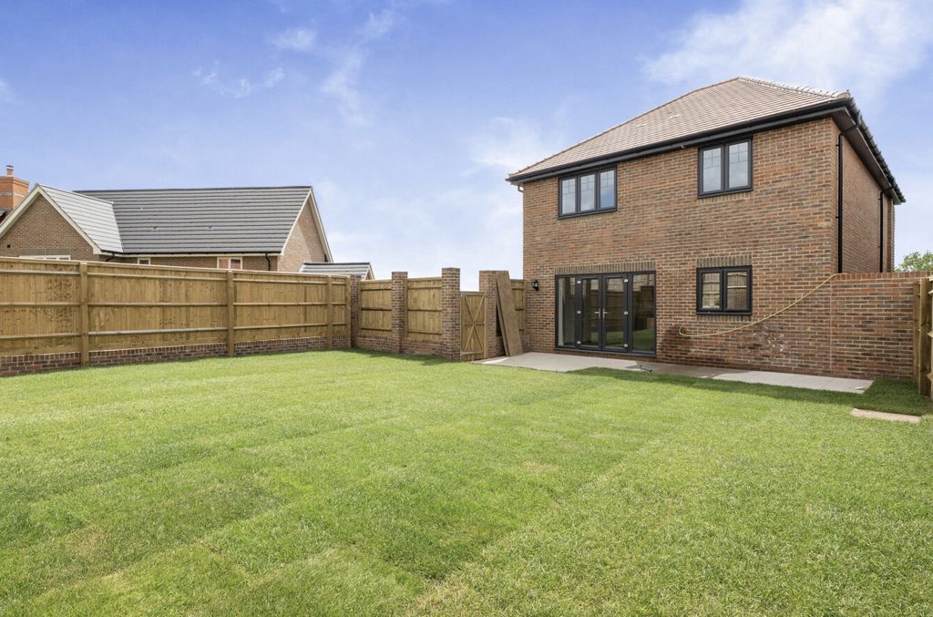 Additional image 18 of 4 bed detached house for saleHackney Way, Mortimer Common, Reading, Berkshire RG7