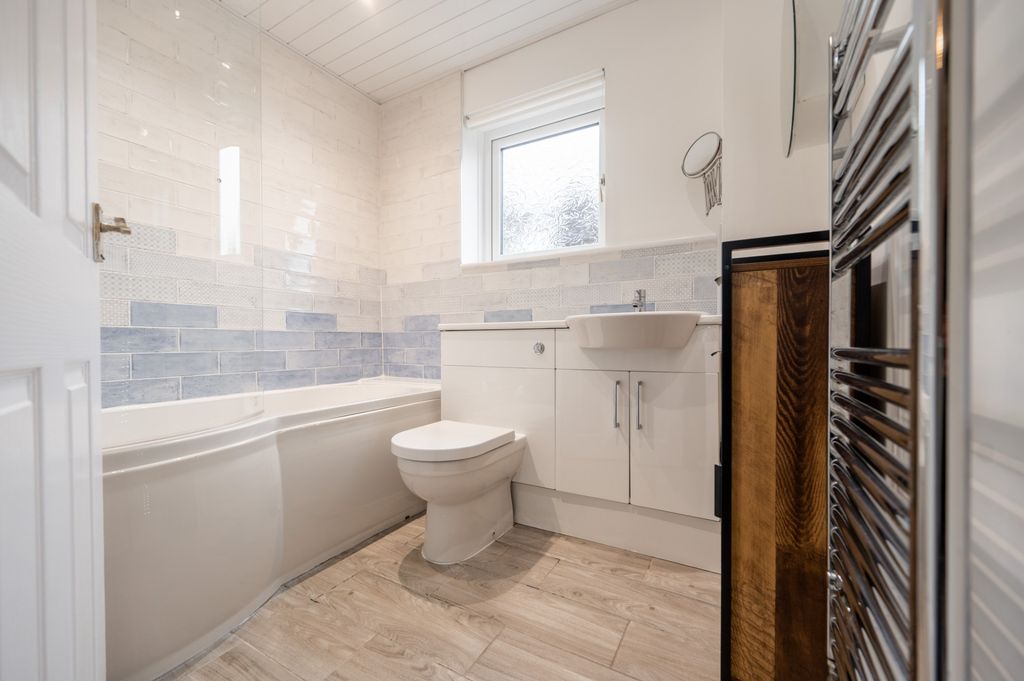 Additional image 11 of 3 bed semi-detached house to rentLambie Crescent, Newton Mearns, East Renfrewshire G77