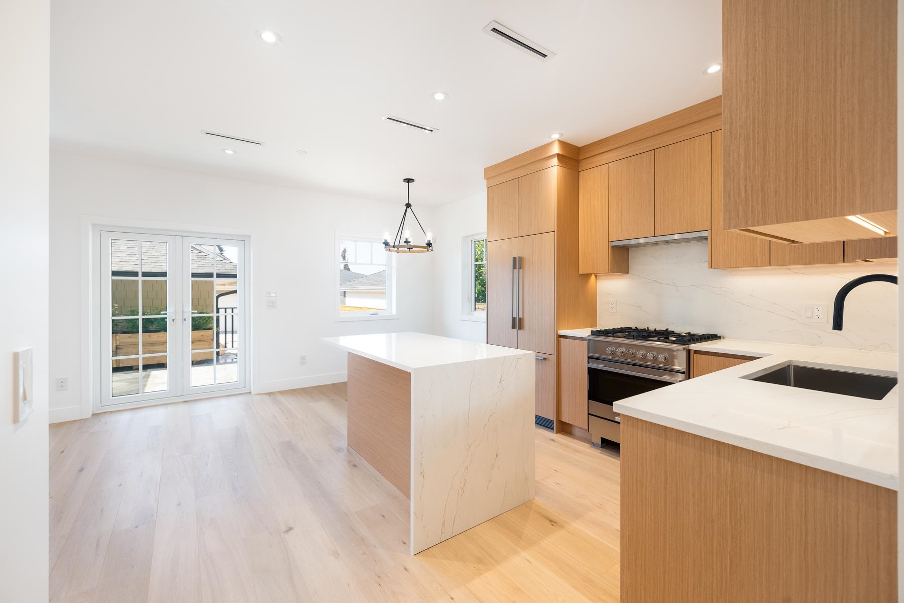 Additional image 4 of 265 6th Street W, North Vancouver, BC, V7M 1K7