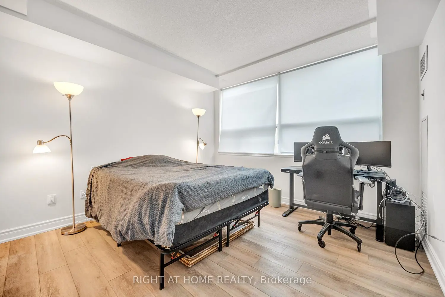 Additional image 18 of 7398 Yonge Street 107A