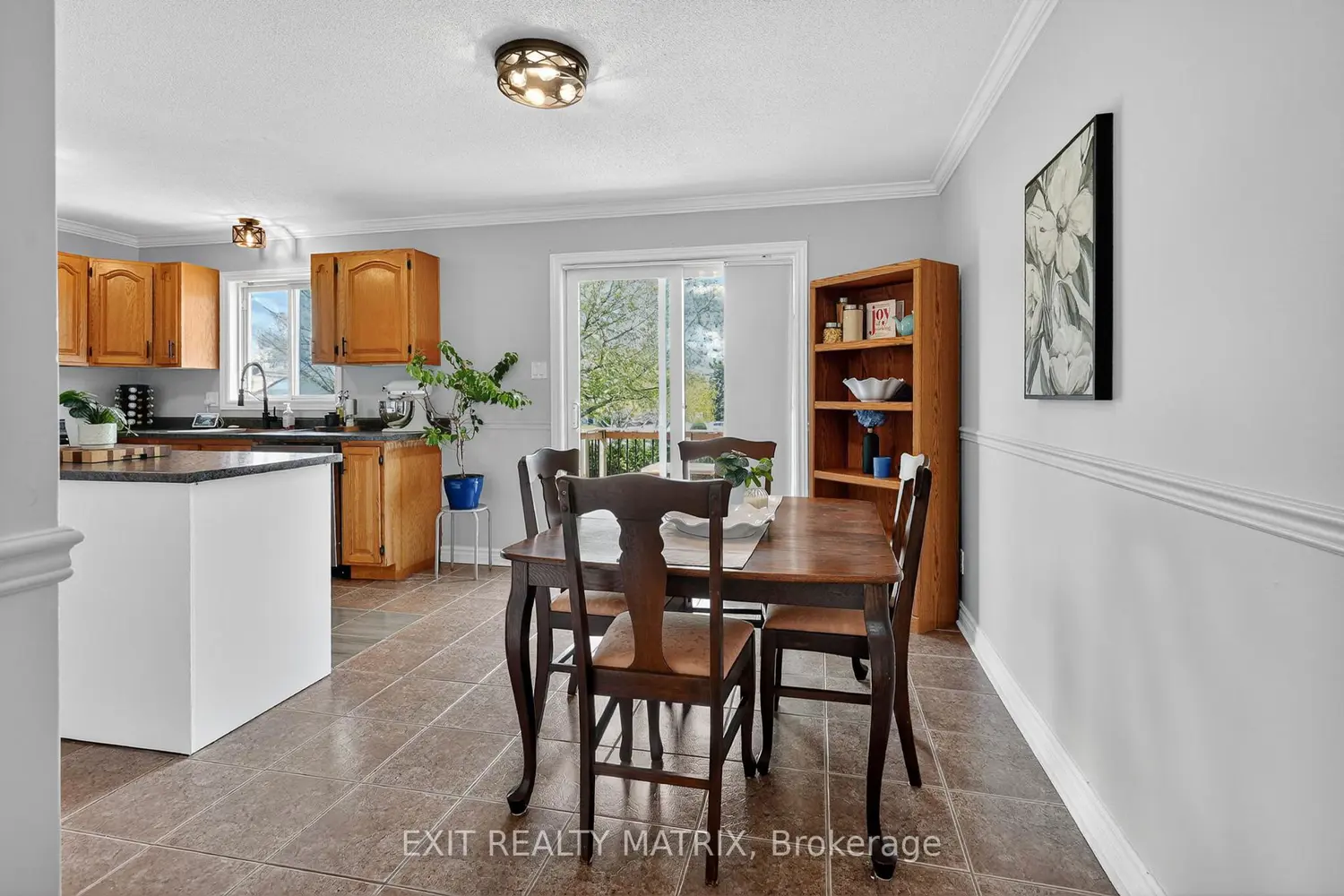 714 Des Cedres Avenue photo 5