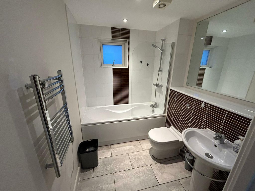 Additional image 8 of 2 bed flat to rentTrawler Road, Maritime Quarter, Swansea SA1
