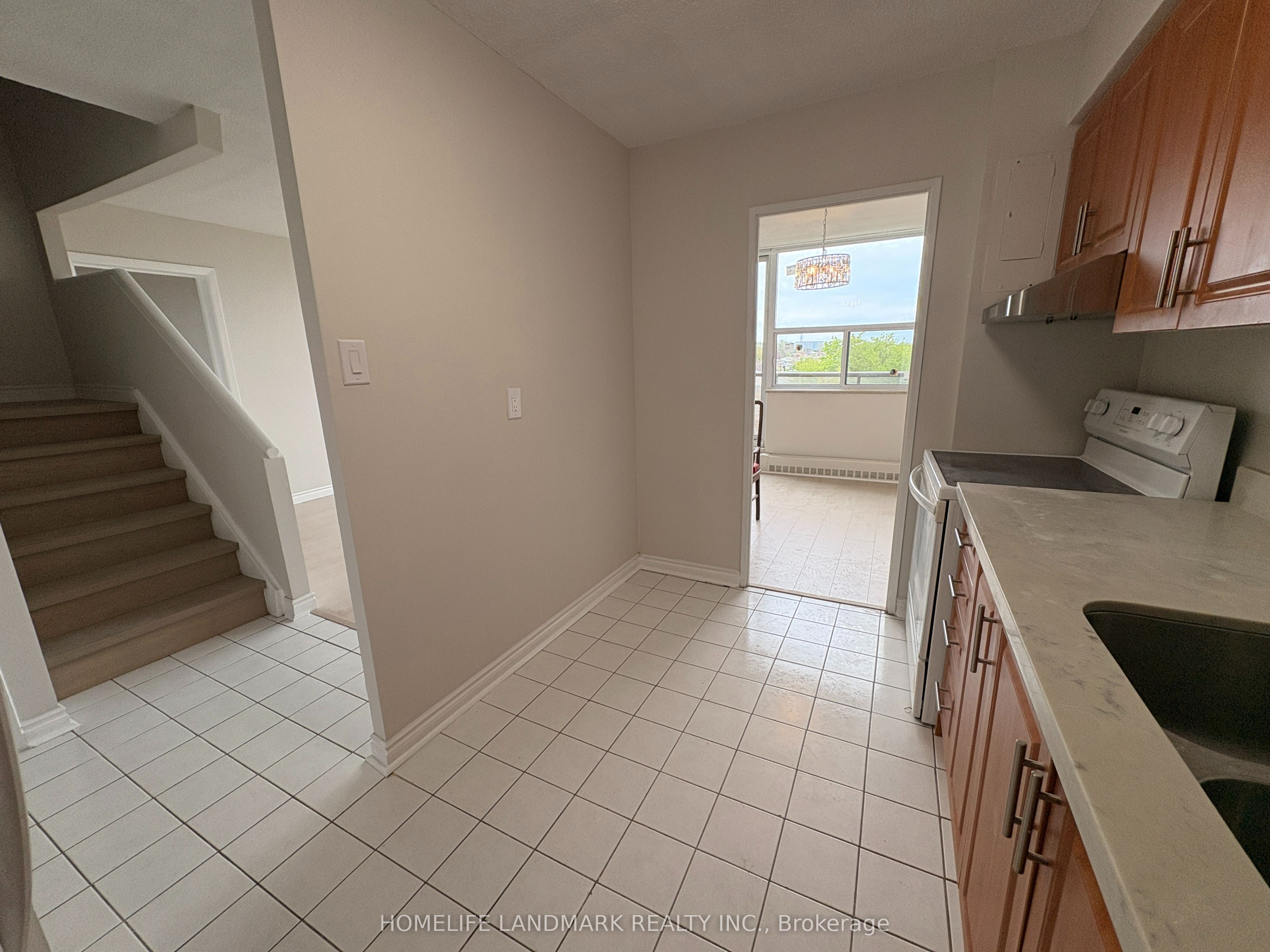 Additional image 6 of 327-1050 Stainton Drive, Mississauga, ON, L5C 2T7