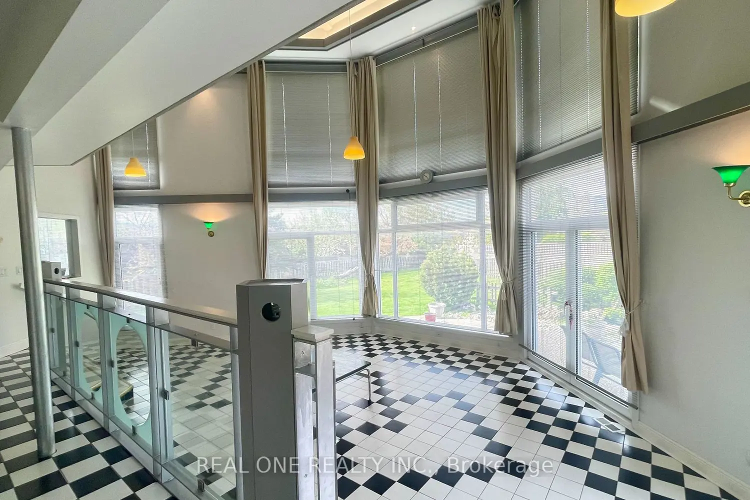 71 Stock Avenue photo 3