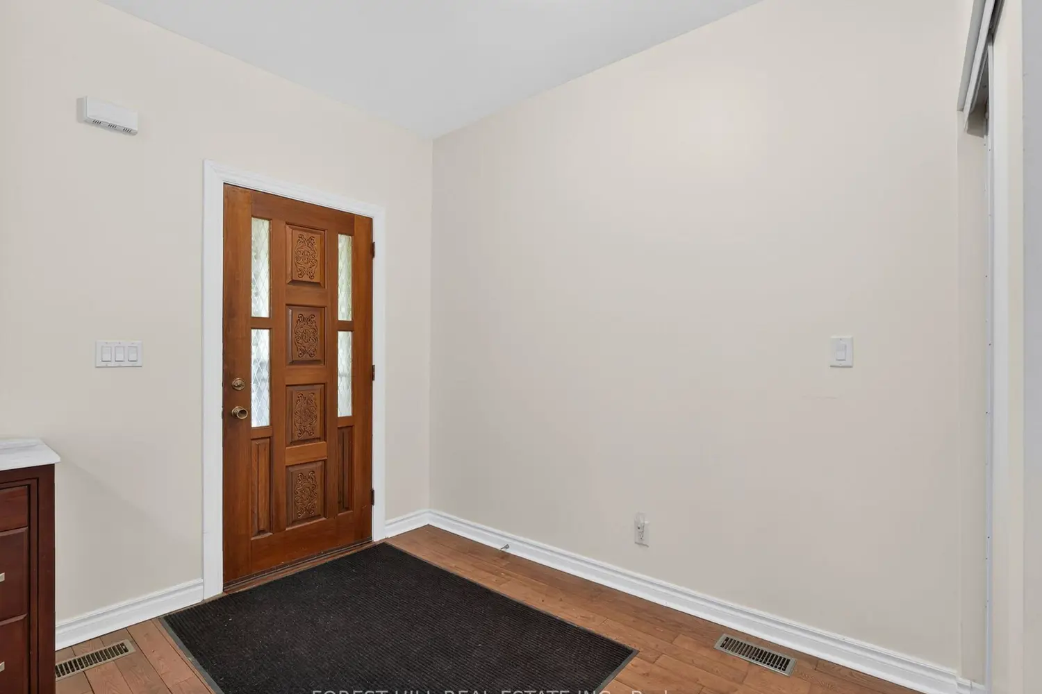 351 Woodfield Road photo 3