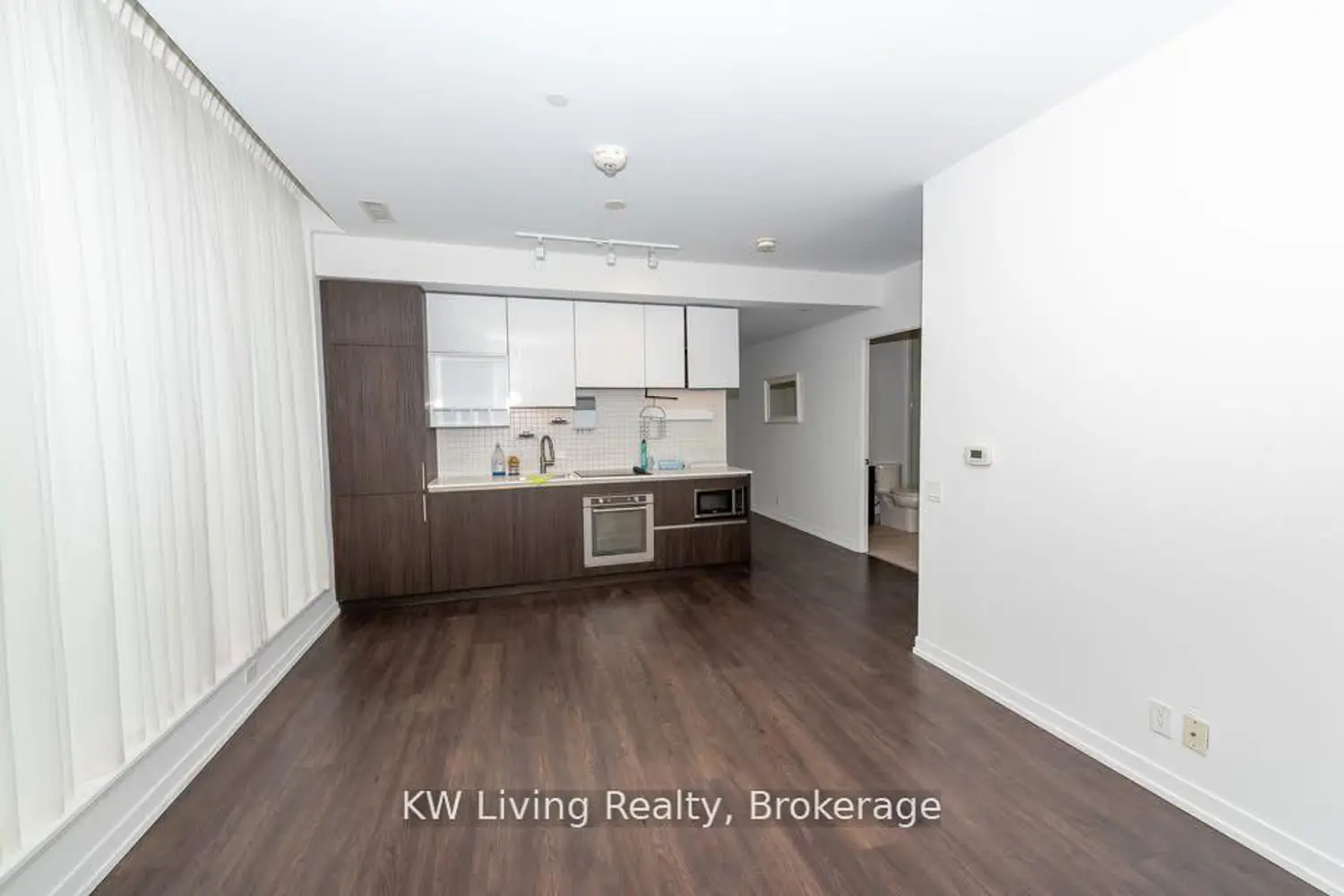 898 Portage Parkway 3302