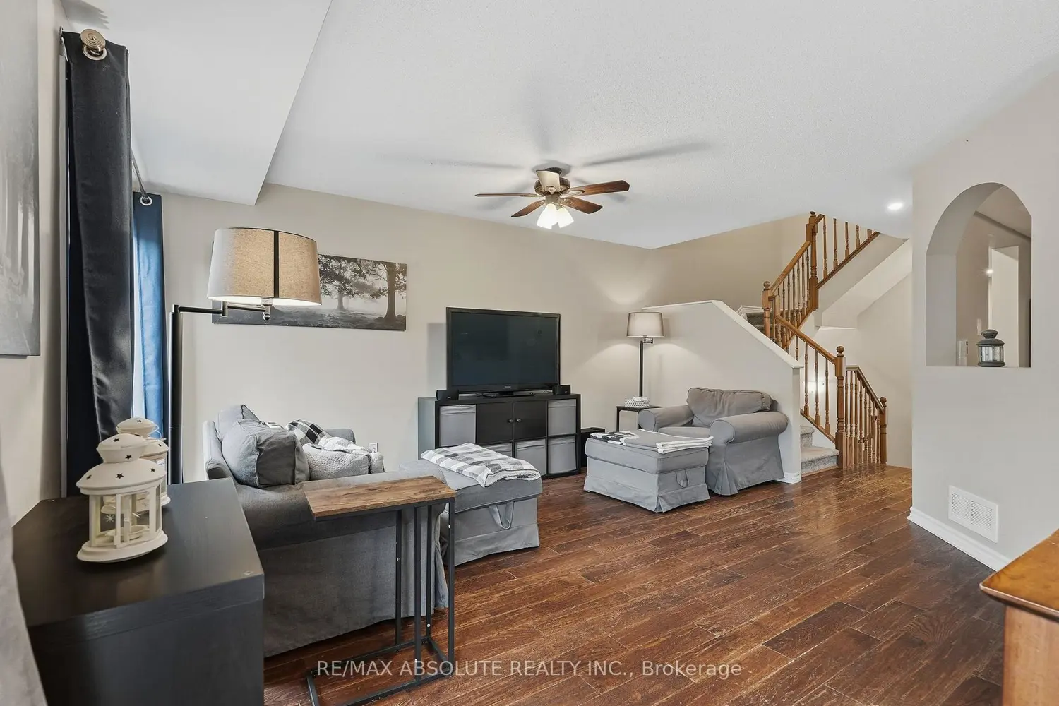 696 Trigoria Crescent photo 3