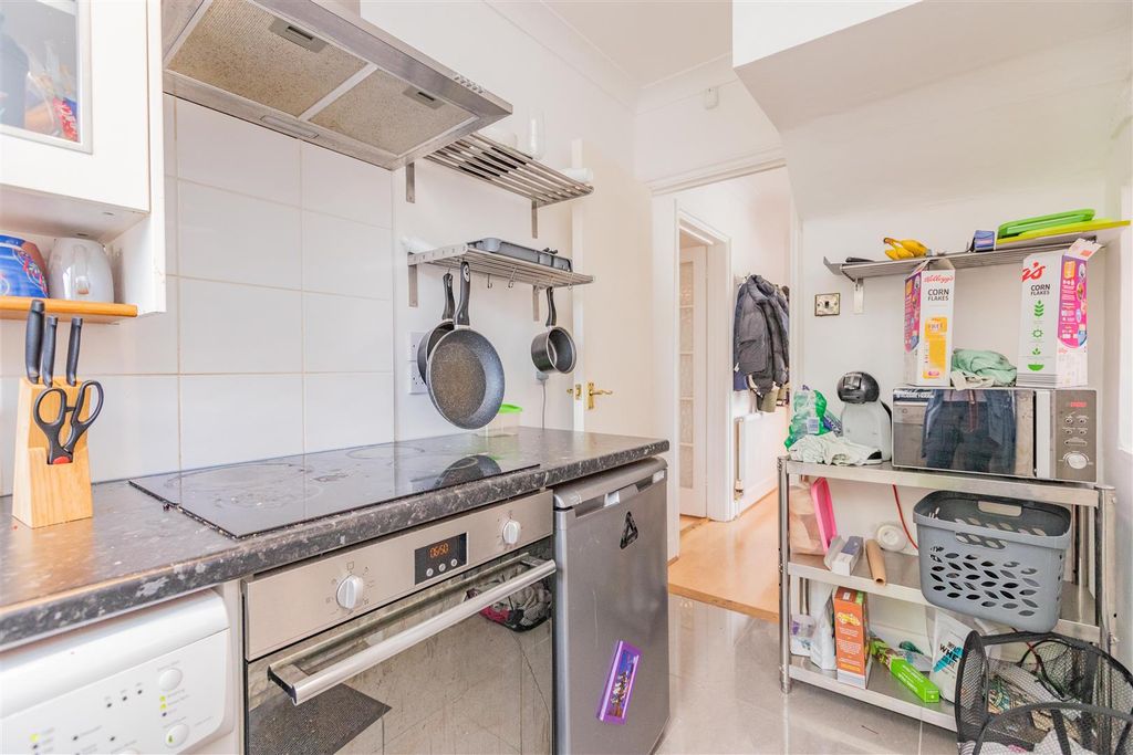 6 bed shared accommodation to rentHubert Road, Selly Oak, Birmingham, West Midlands B29 photo 3