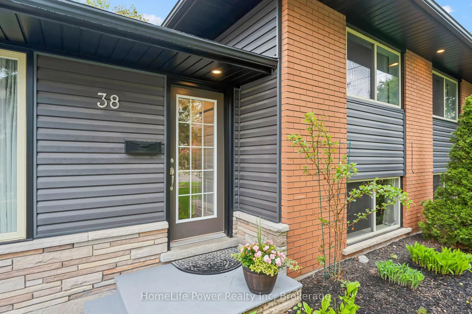 38 Balmoral Drive photo 2