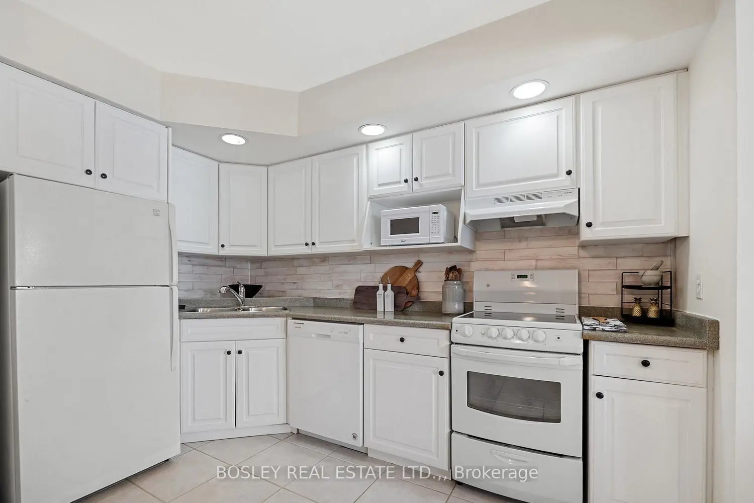Additional image 11 of 1061 Vansickle Road 205A