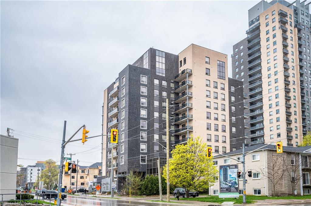 404-8 Hickory Street W, Waterloo, ON, N2L 3H6