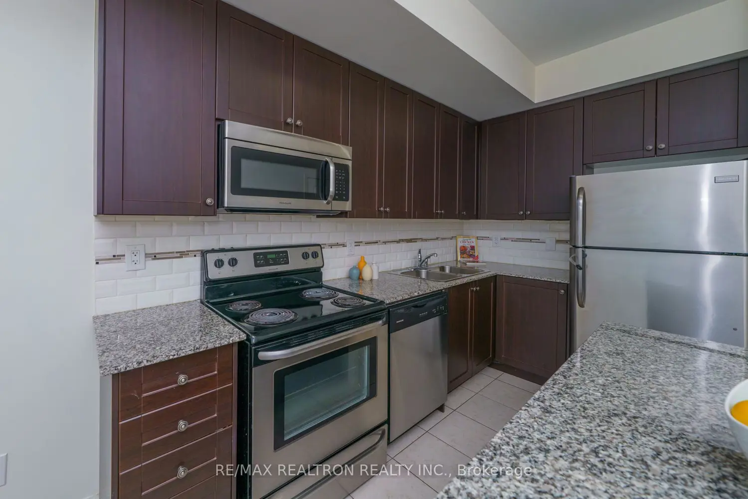 Additional image 10 of 639 Lawrence Avenue 206