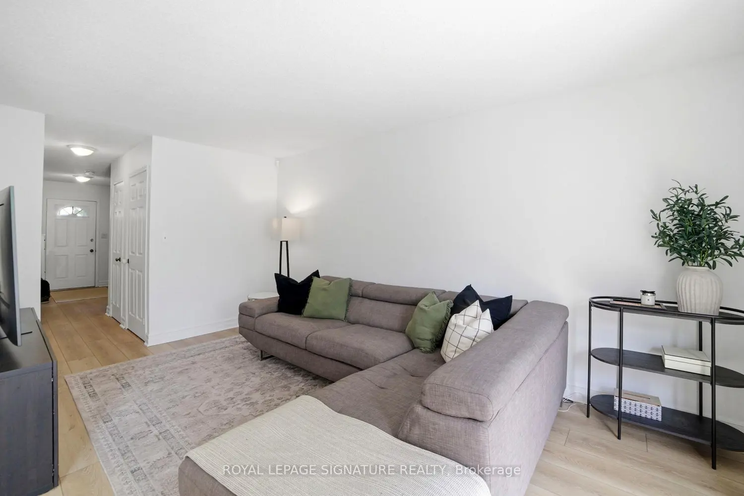 Additional image 5 of 1 Royalwood Court 15