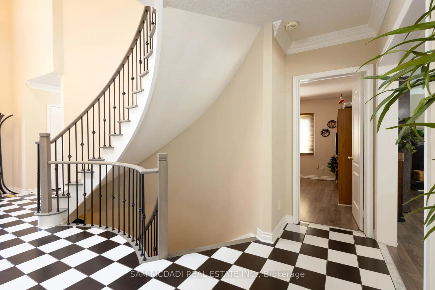 Additional image 7 of 5465 Shorecrest Crescent