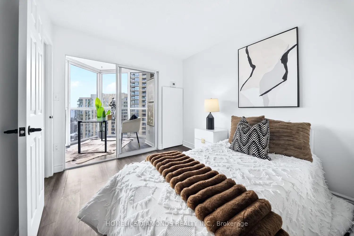 Additional image 6 of 5 Concorde Place 2002
