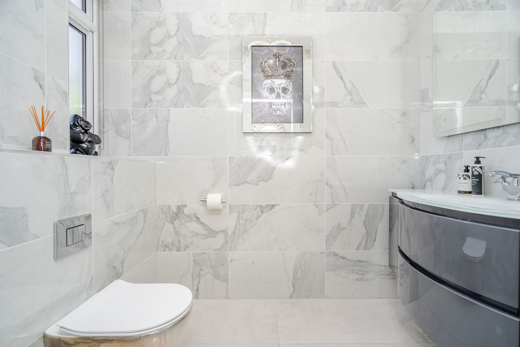 Additional image 5 of 6 bed detached house for saleOrchard Road, Pulloxhill, Bedford MK45