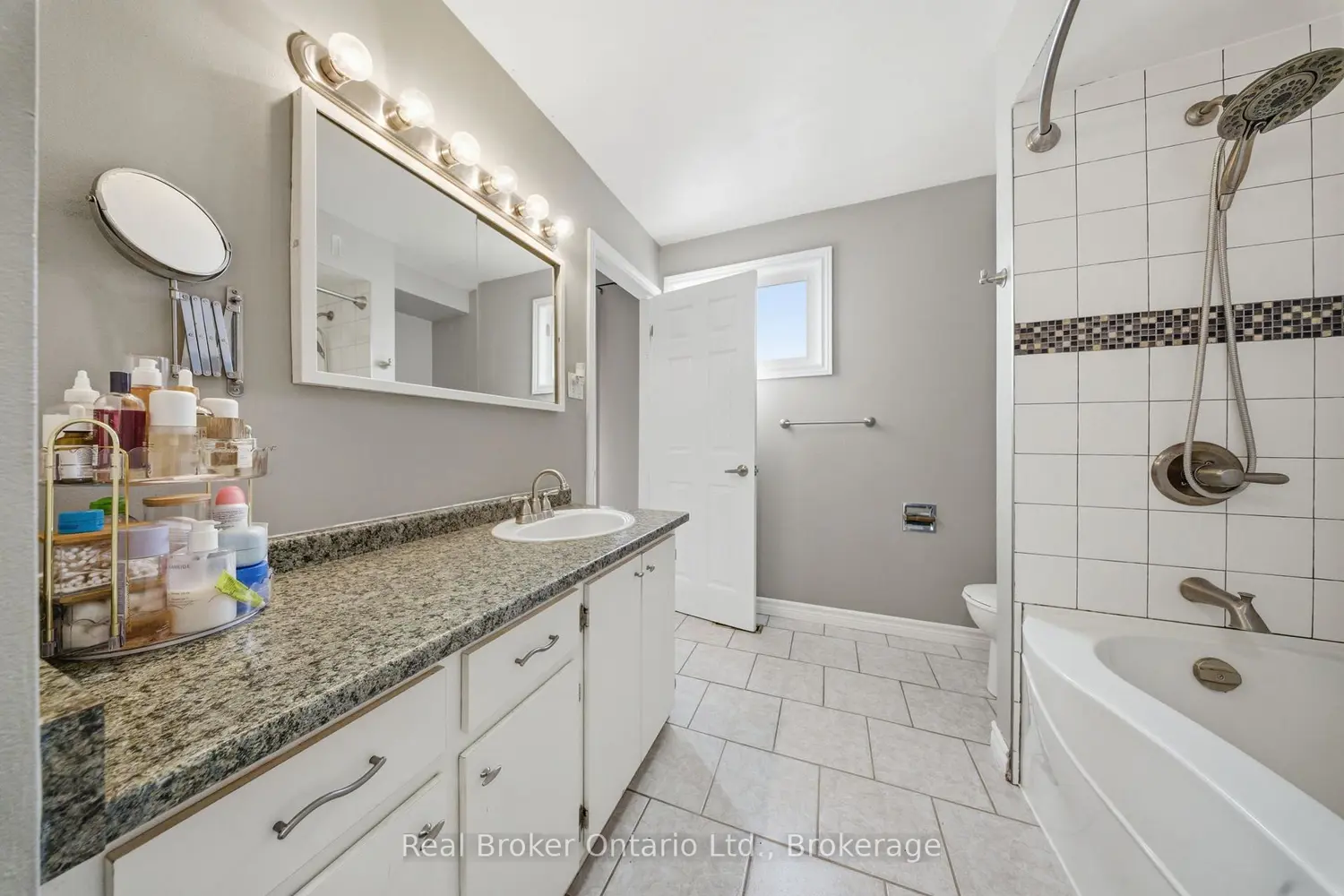 Additional image 16 of 32 Mowat Boulevard 41