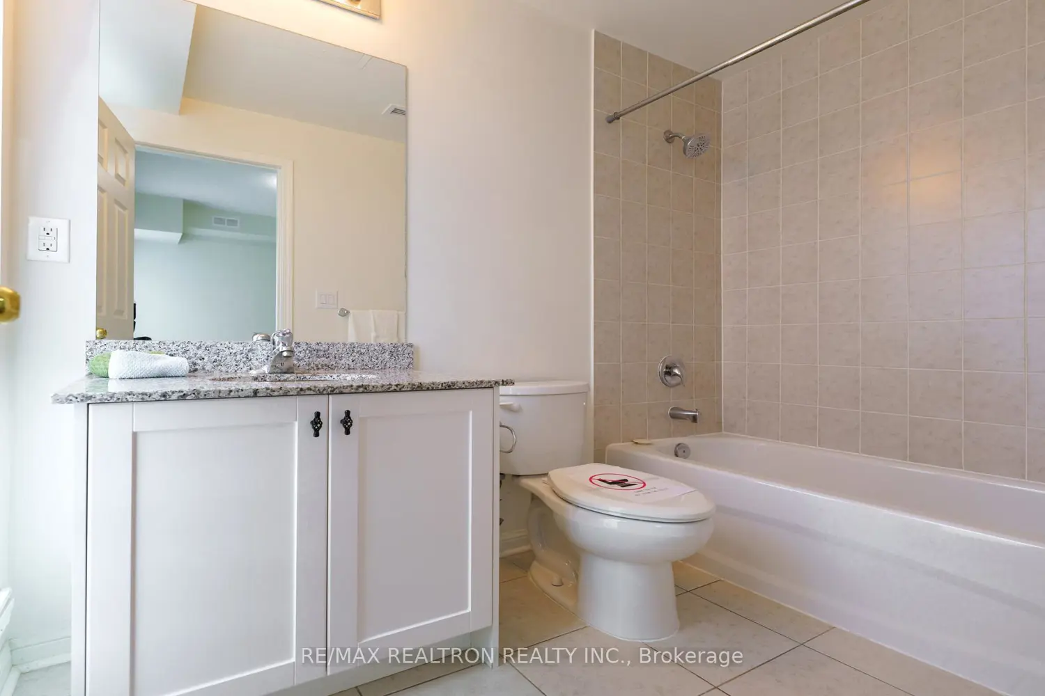 Additional image 20 of 639 Lawrence Avenue 206