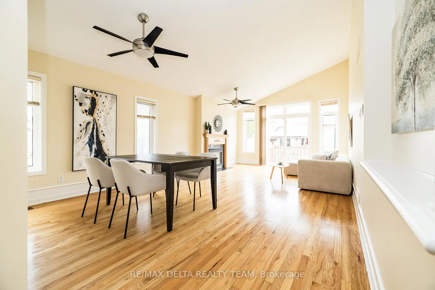 859 Giant Cedars Crescent photo 4