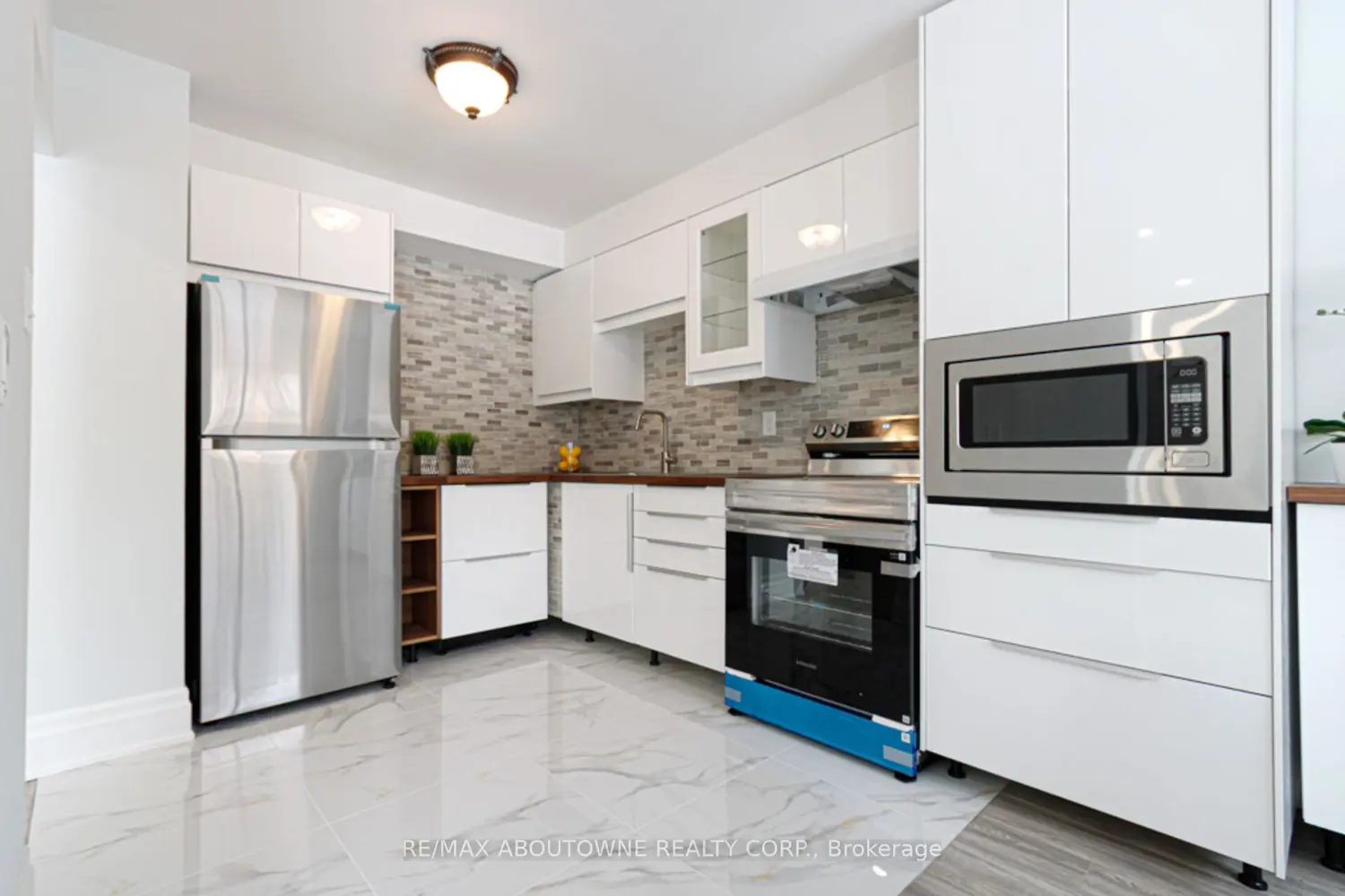 Additional image 8 of 1532 Lancaster Drive 41