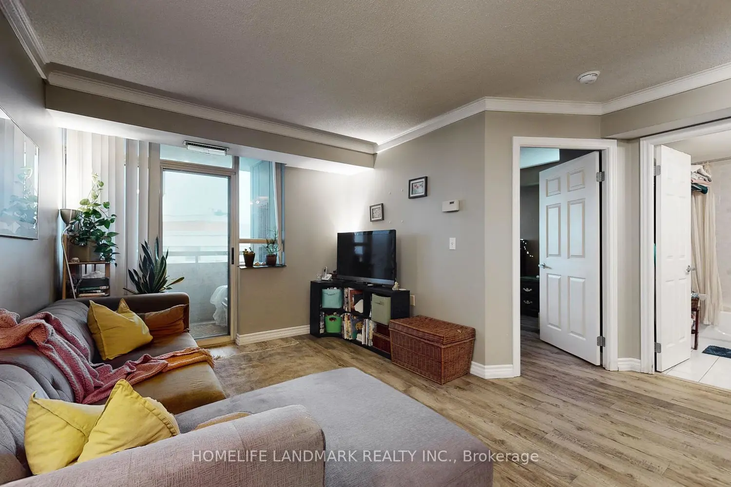 555 Wilson Heights Boulevard 301 photo 4