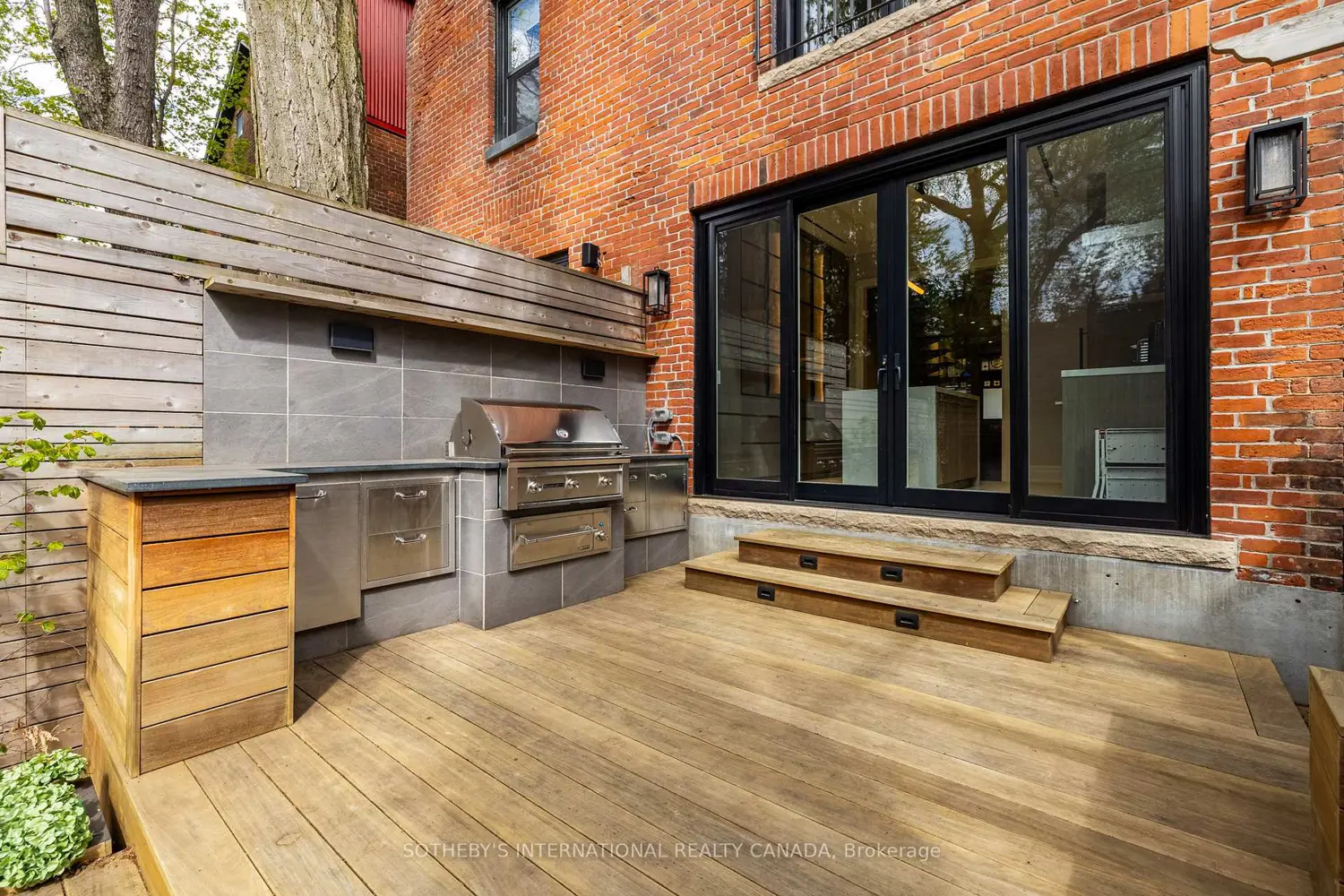 33 Tranby Avenue photo 4