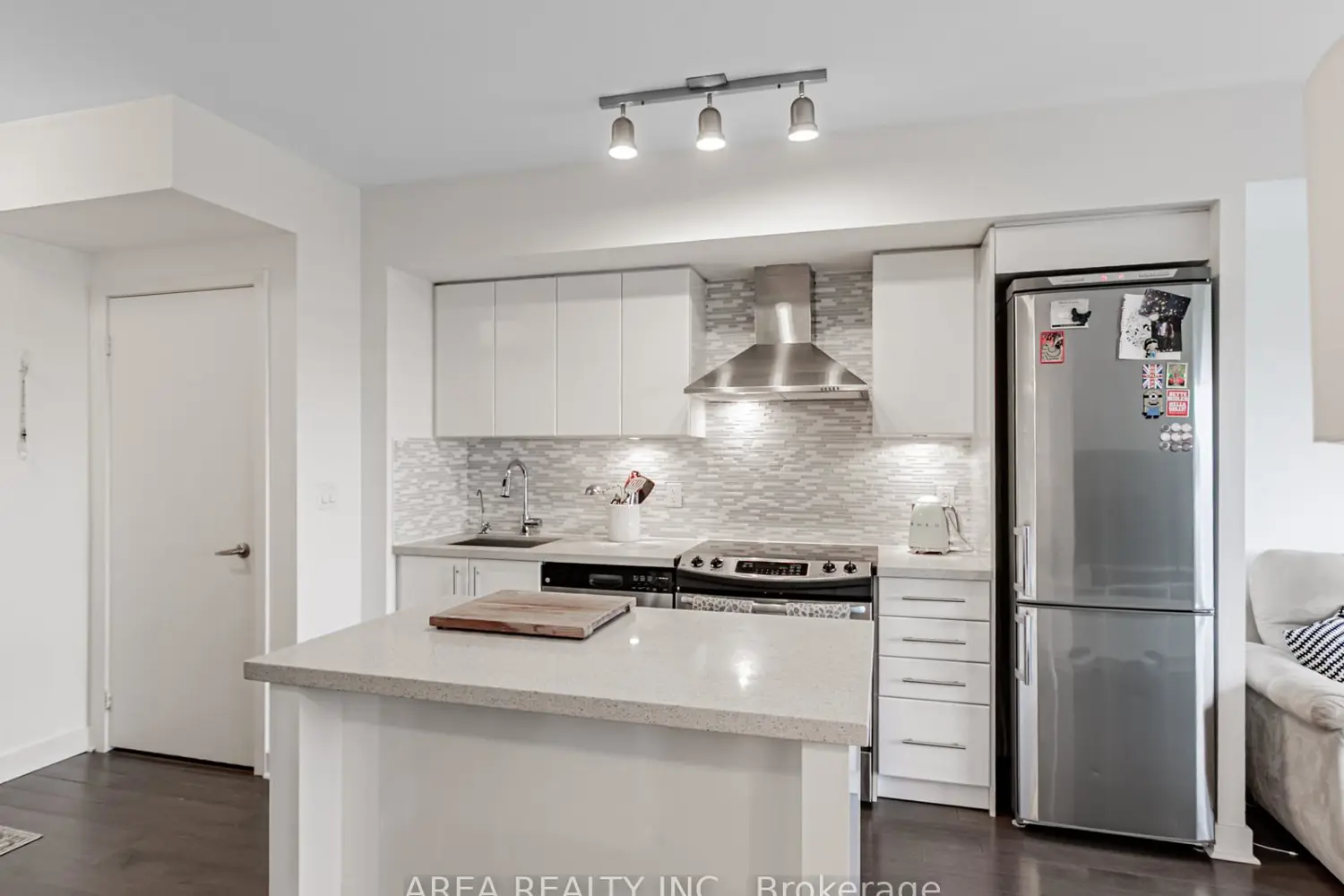 58 Orchard View Boulevard 2009 photo 2