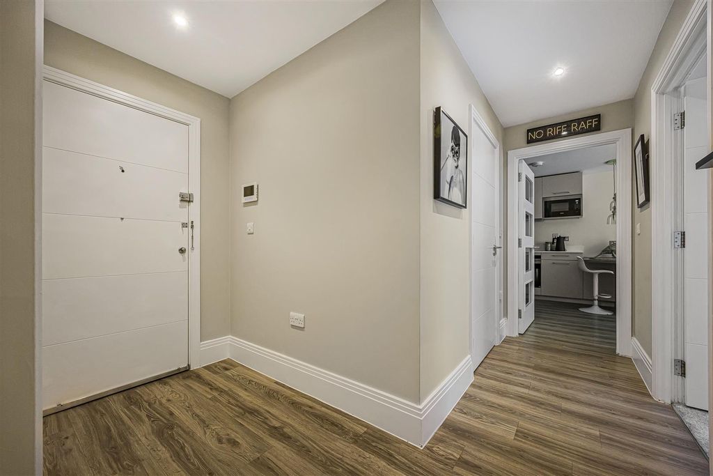Additional image 7 of 2 bed flat for saleMarlow House, Marlow Road, Maidenhead SL6