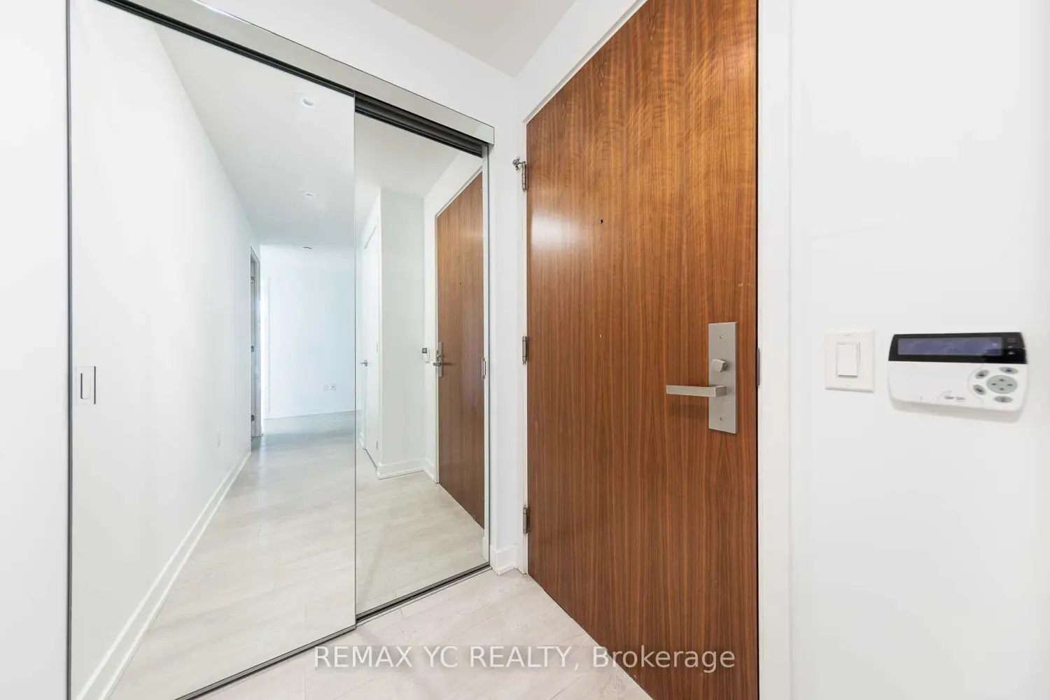 15 Queens Quay 1302 photo 2