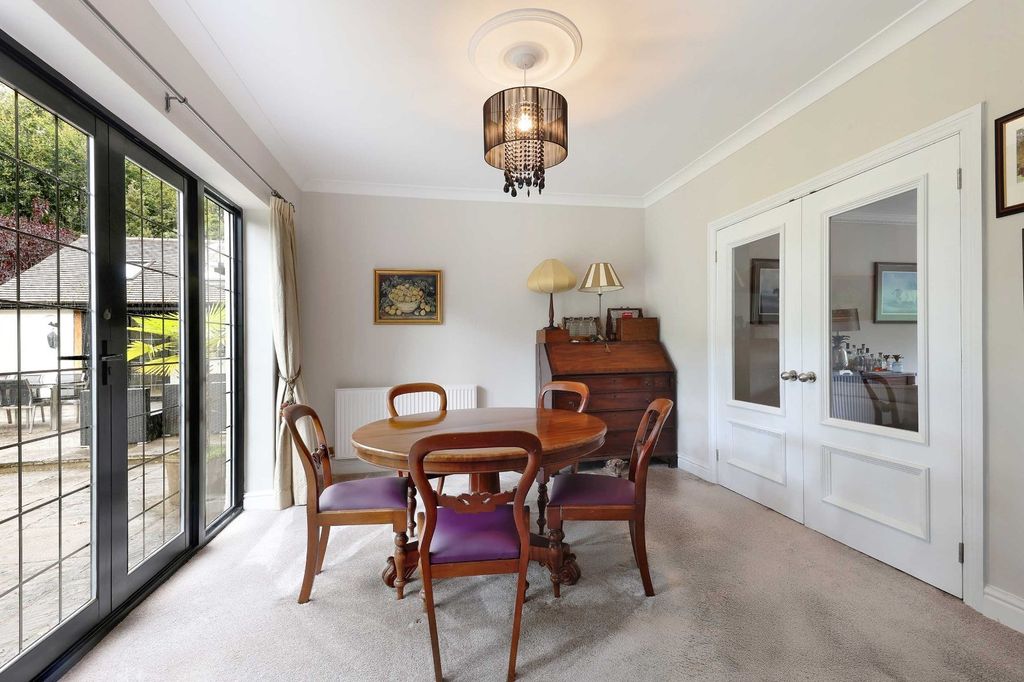 Additional image 9 of 5 bed detached house to rentLedborough Wood, Beaconsfield, Buckinghamshire HP9
