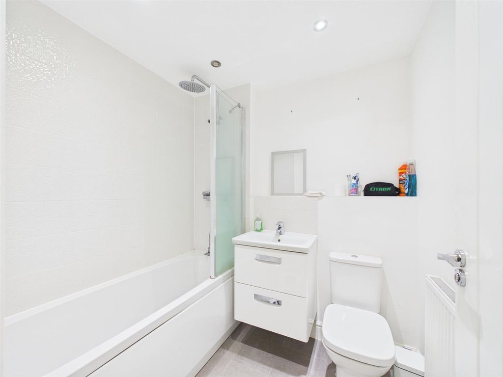 Additional image 10 of 4 bed semi-detached house to rentBarrowfield Drive, Stamford PE9