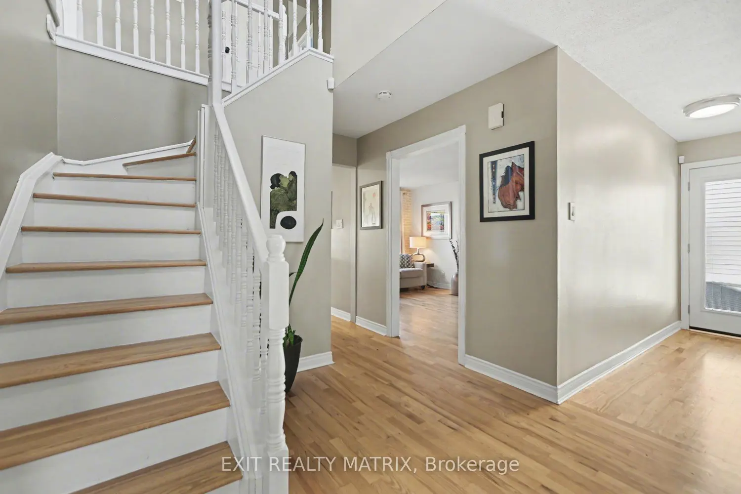 1583 Sunview Drive photo 3