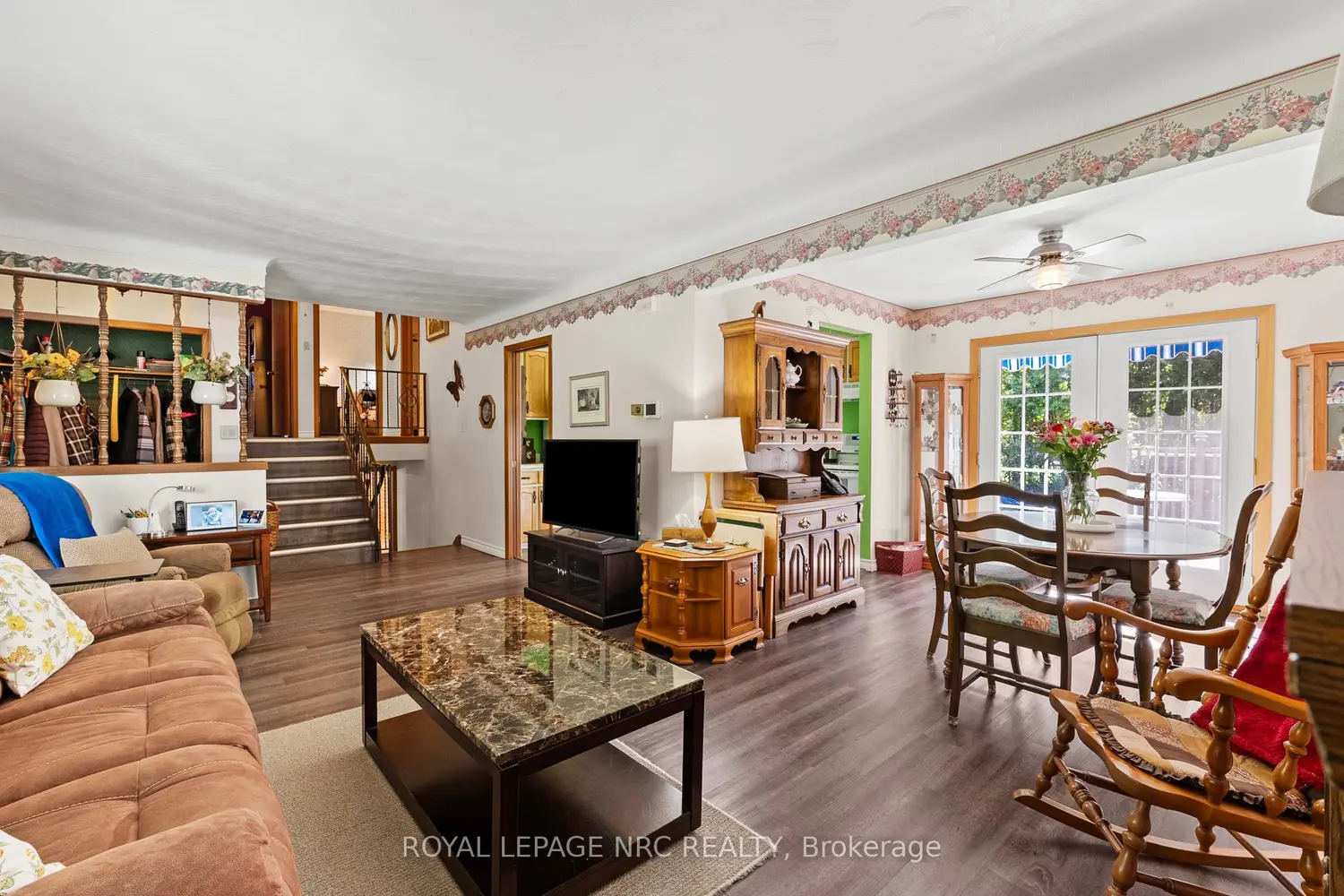 21 Upper Canada Drive photo 3