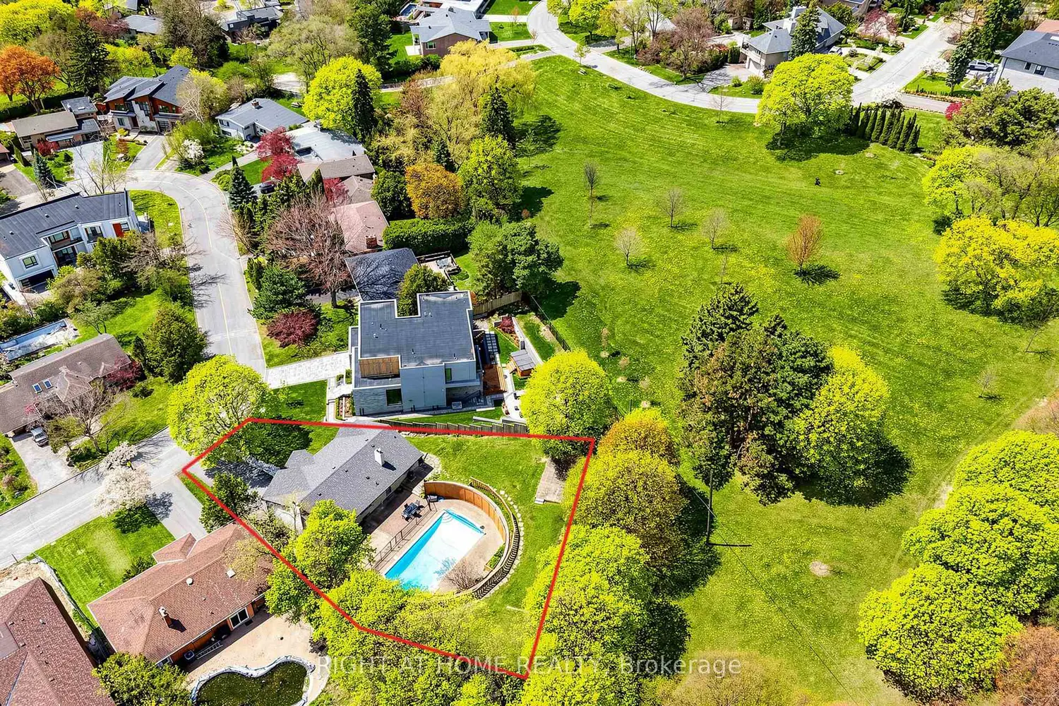 41 Larabee Crescent photo 3