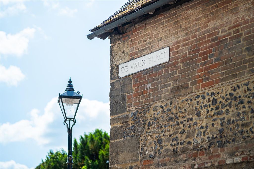 Additional image 42 of 5 bed property to rentDe Vaux Place, Salisbury SP1