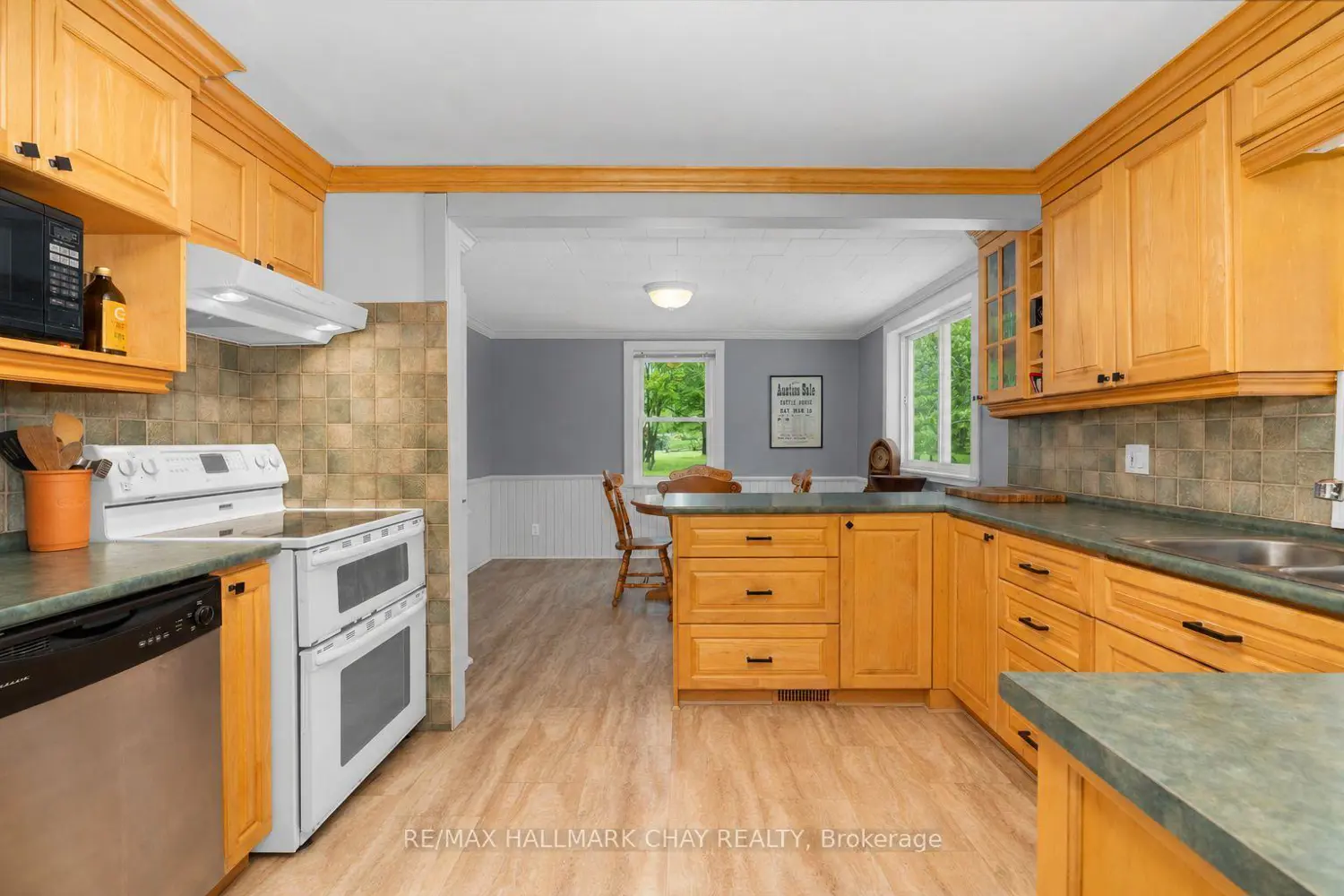 3324 Penetanguishene Road photo 3
