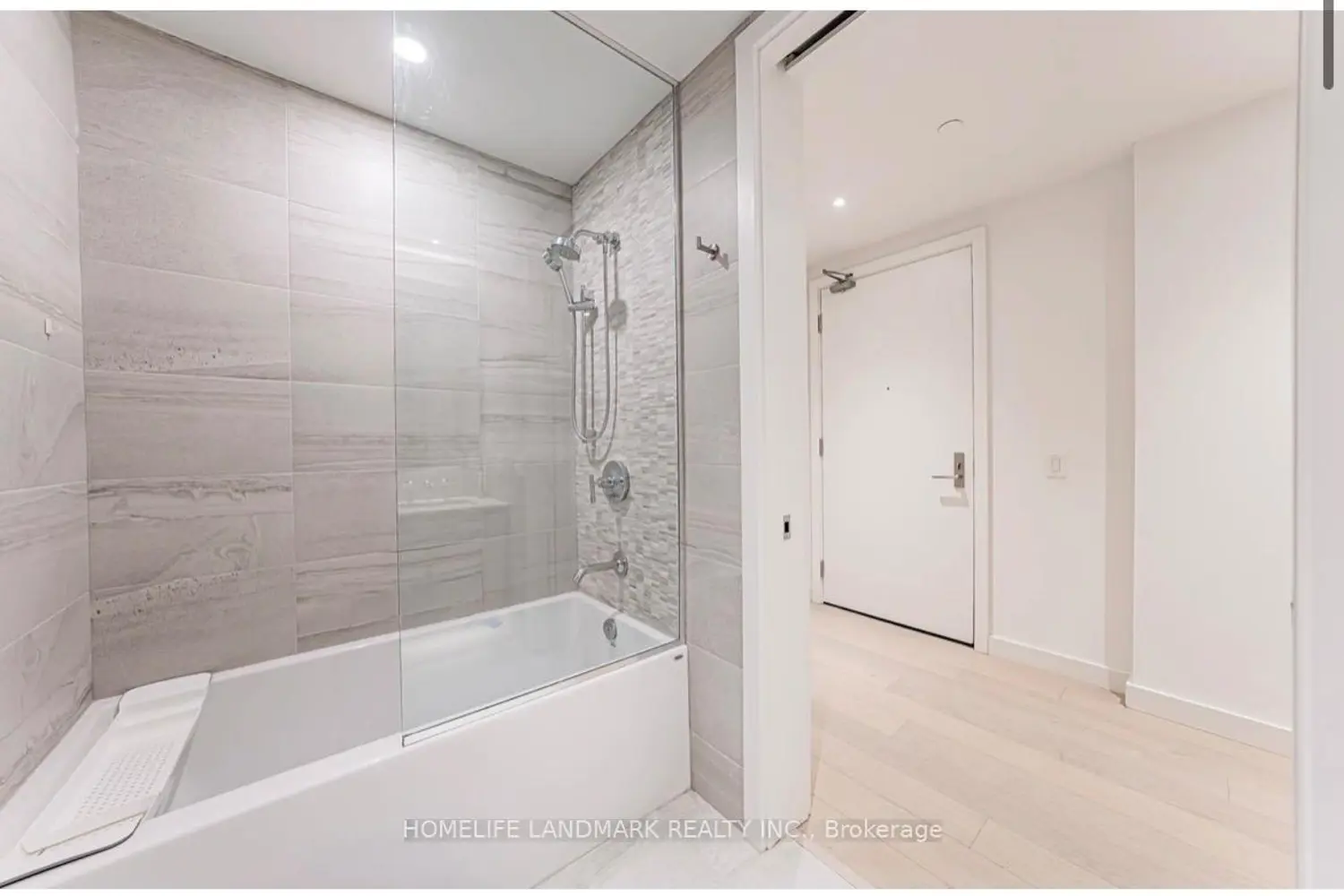 81 Wellesley Street 307 photo 5